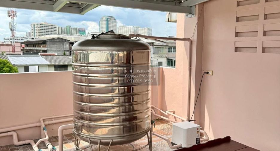 Reihenhaus zur Miete mit 4 Zimmer in Bangkok Noi, Bangkok