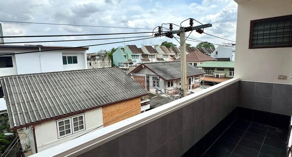 Reihenhaus zur Miete mit 4 Zimmer in Bangkok Noi, Bangkok