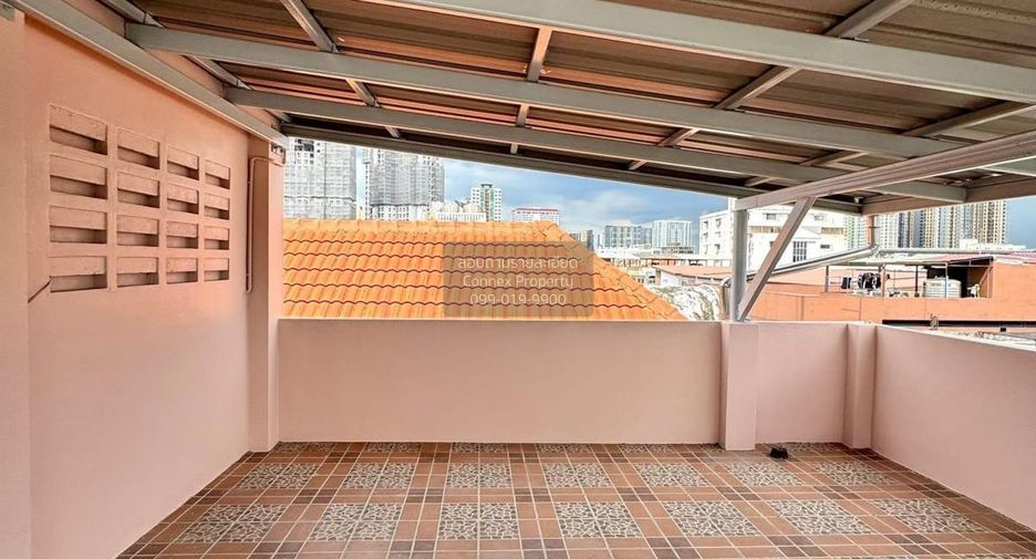 Reihenhaus zur Miete mit 4 Zimmer in Bangkok Noi, Bangkok