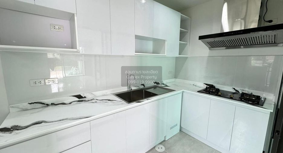 For rent 2 bedrooms townhouse in Saphan Sung, Bangkok