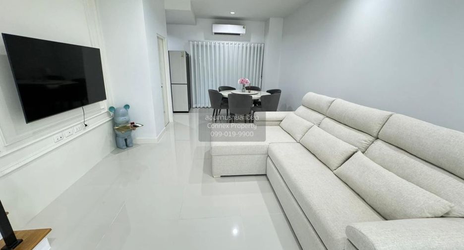 For rent 2 bedrooms townhouse in Saphan Sung, Bangkok