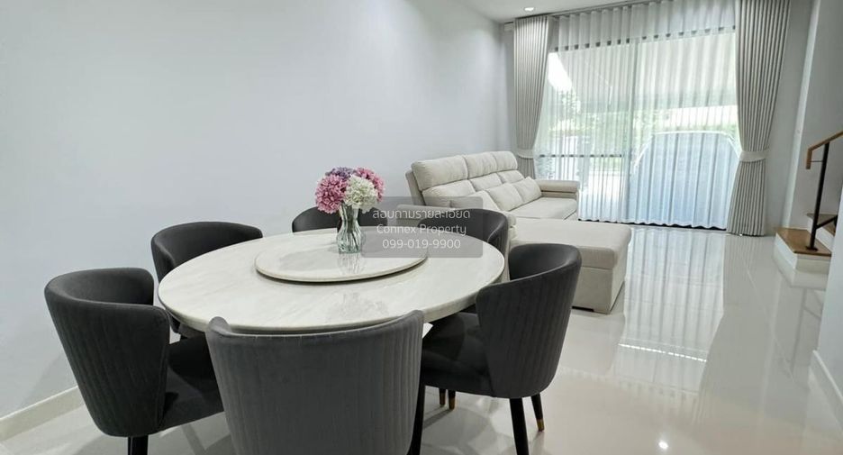 For rent 2 bedrooms townhouse in Saphan Sung, Bangkok