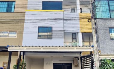 For rent 4 bedrooms townhouse in Mueang Samut Prakan, Samut Prakan