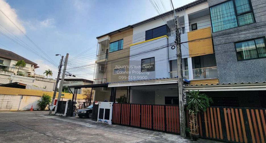 For rent 4 bedrooms townhouse in Mueang Samut Prakan, Samut Prakan