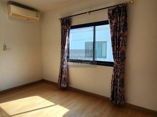 For rent 4 bedrooms townhouse in Mueang Samut Prakan, Samut Prakan