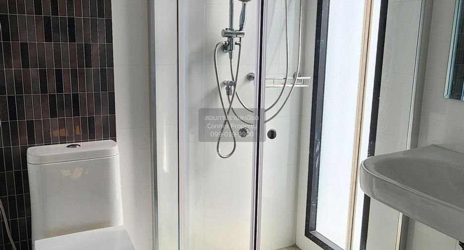 For rent 4 bedrooms townhouse in Mueang Samut Prakan, Samut Prakan