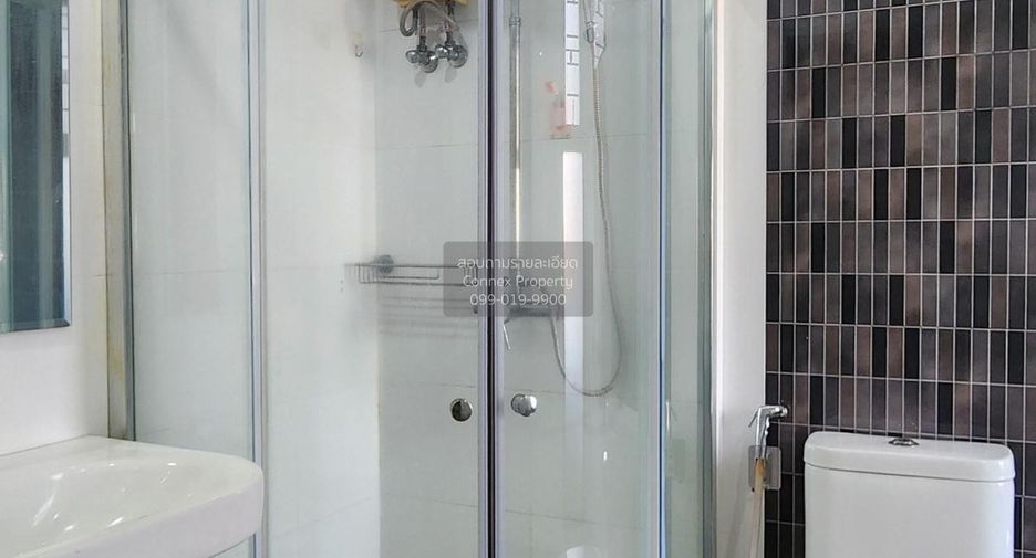 For rent 4 bedrooms townhouse in Mueang Samut Prakan, Samut Prakan