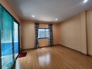 For rent 4 bedrooms townhouse in Mueang Samut Prakan, Samut Prakan