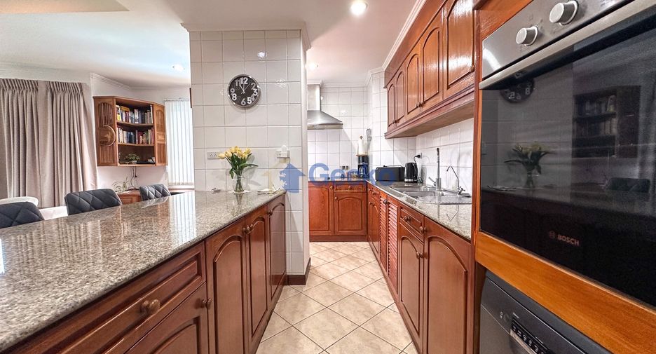For sale 2 bedrooms condo in Jomtien, Pattaya