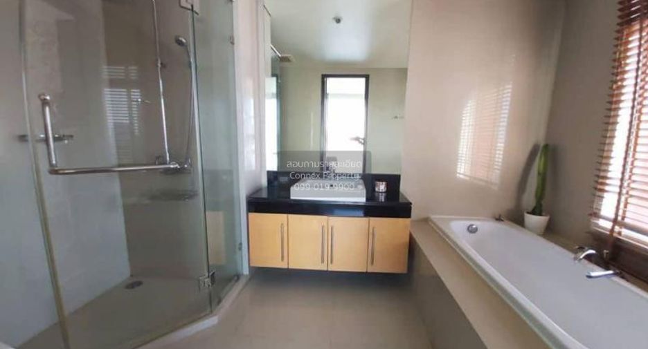 For rent 3 bedrooms condo in Khlong Toei, Bangkok