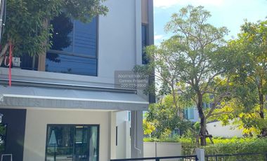 For rent 3 bedrooms townhouse in Bang Phli, Samut Prakan