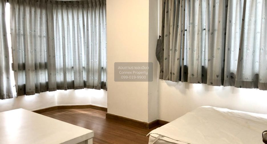 For rent 2 bedrooms condo in Sathon, Bangkok