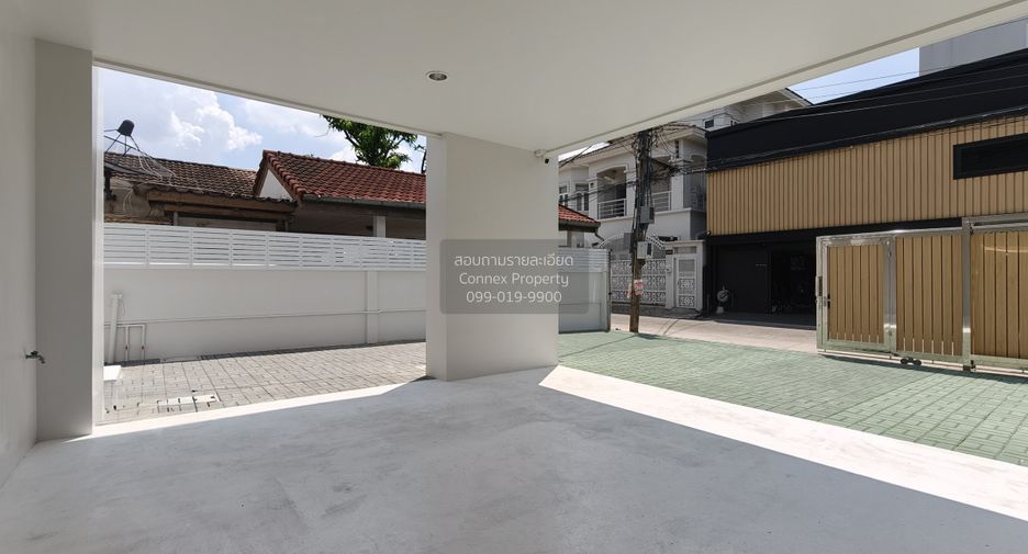 Haus zur Miete mit 4 Zimmer in Huai Khwang, Bangkok