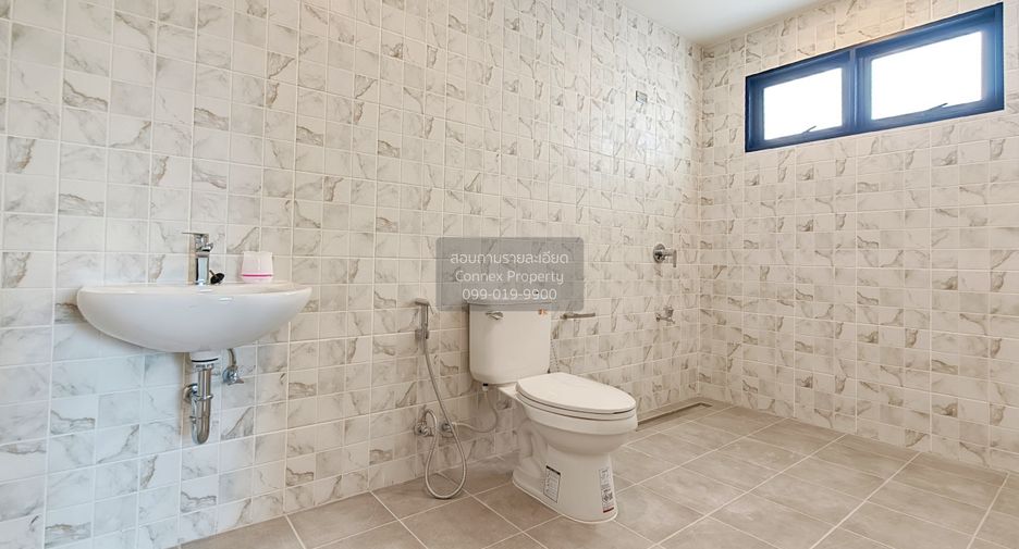 Haus zur Miete mit 4 Zimmer in Huai Khwang, Bangkok