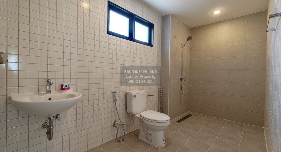 Haus zur Miete mit 4 Zimmer in Huai Khwang, Bangkok