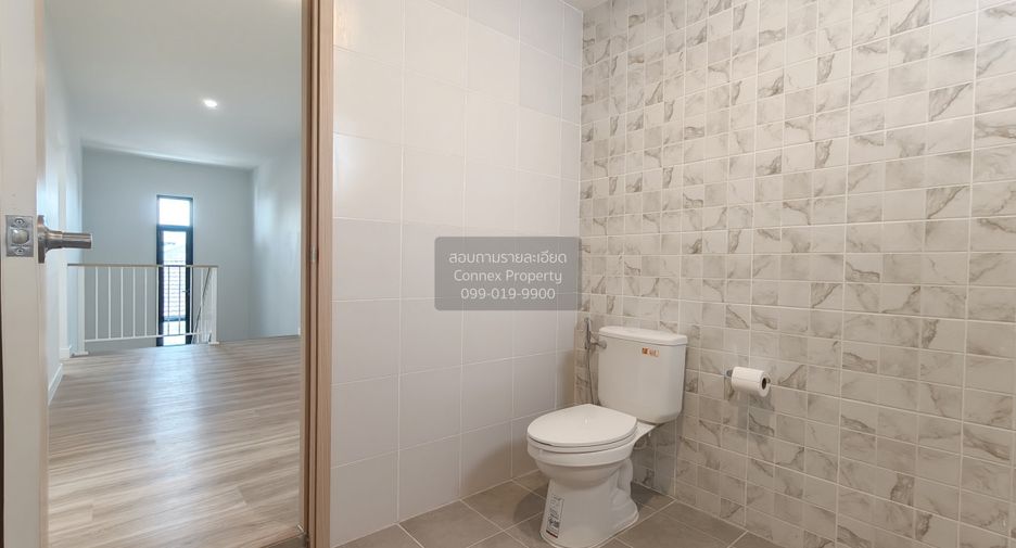 Haus zur Miete mit 4 Zimmer in Huai Khwang, Bangkok