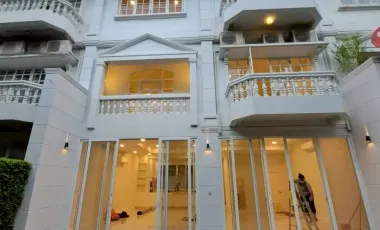 For rent 4 bedrooms townhouse in Watthana, Bangkok