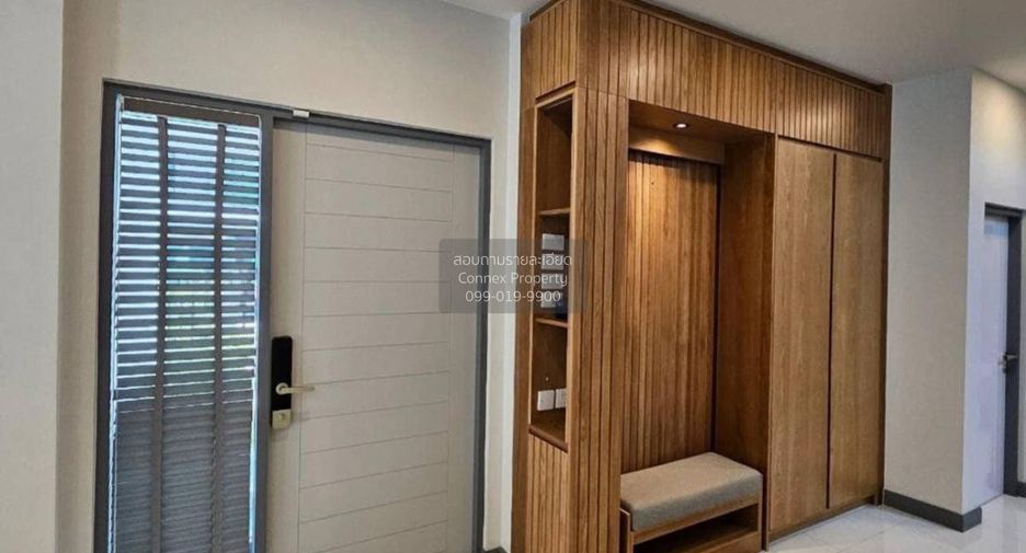 Casa en alquiler de 5 habitaciones en Bang Phli, Samut Prakan