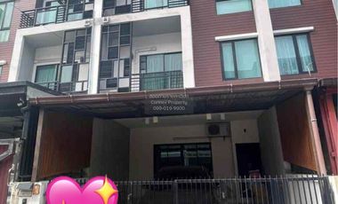 Reihenhaus zur Miete mit 3 Zimmer in Prawet, Bangkok