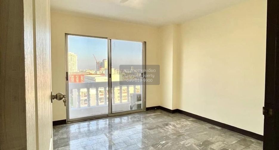 For rent 2 bedrooms condo in Bang Kapi, Bangkok