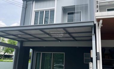 À louer 3 chambres maison de ville à Suan Luang, Bangkok