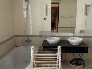For rent 3 bedrooms condo in Ratchathewi, Bangkok