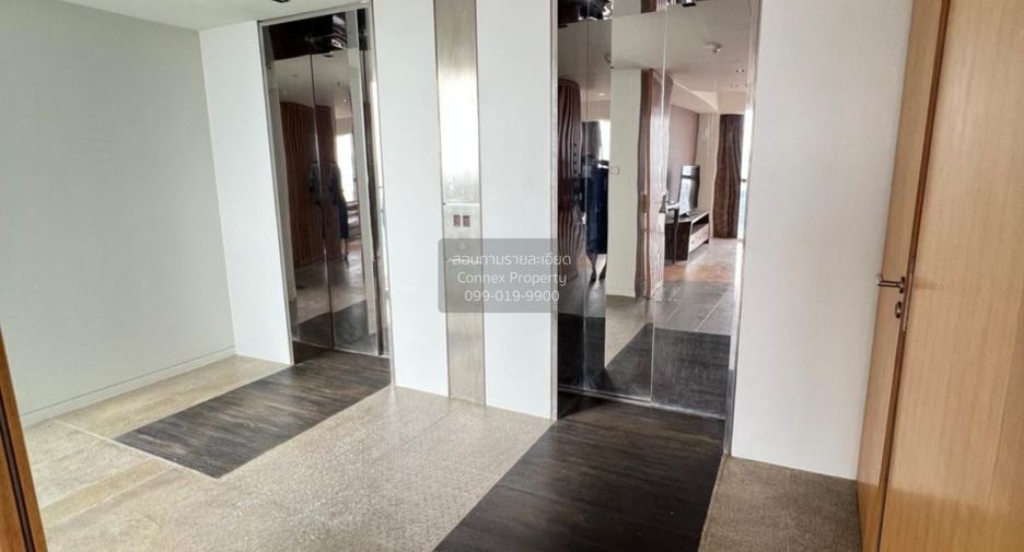 For rent 3 bedrooms condo in Sathon, Bangkok