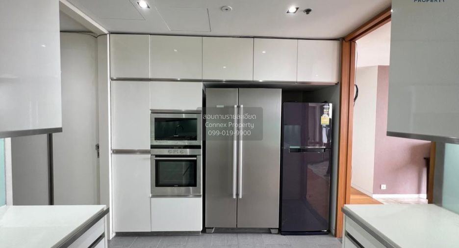 For rent 3 bedrooms condo in Sathon, Bangkok