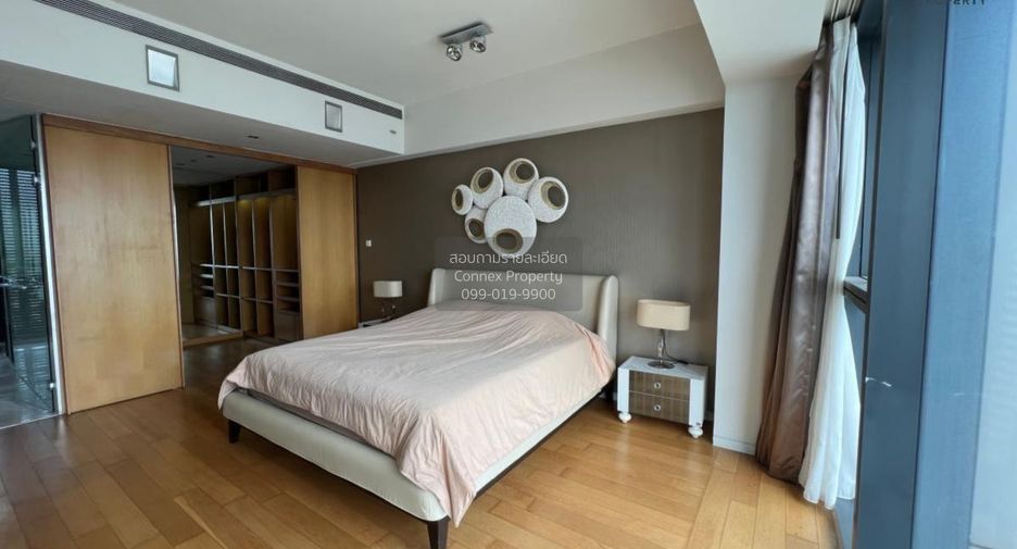 For rent 3 bedrooms condo in Sathon, Bangkok