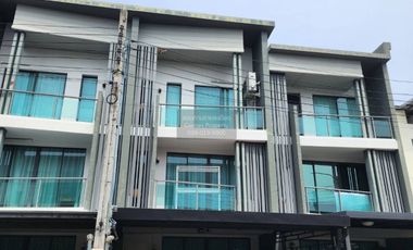 Reihenhaus zur Miete mit 2 Zimmer in Taling Chan, Bangkok