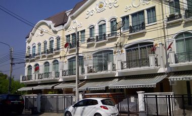 For rent 3 ベッドルーム townhouse in Suan Luang, Bangkok