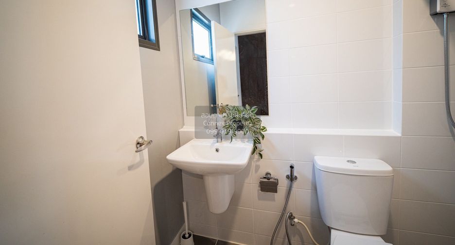 For rent 3 bedrooms townhouse in Bang Phli, Samut Prakan