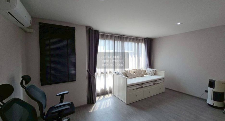 For rent 3 bedrooms townhouse in Lat Phrao, Bangkok