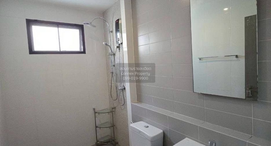 For rent 3 bedrooms townhouse in Lat Phrao, Bangkok