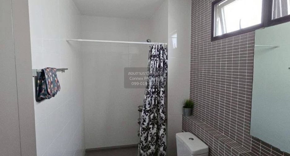 For rent 3 bedrooms townhouse in Lat Phrao, Bangkok
