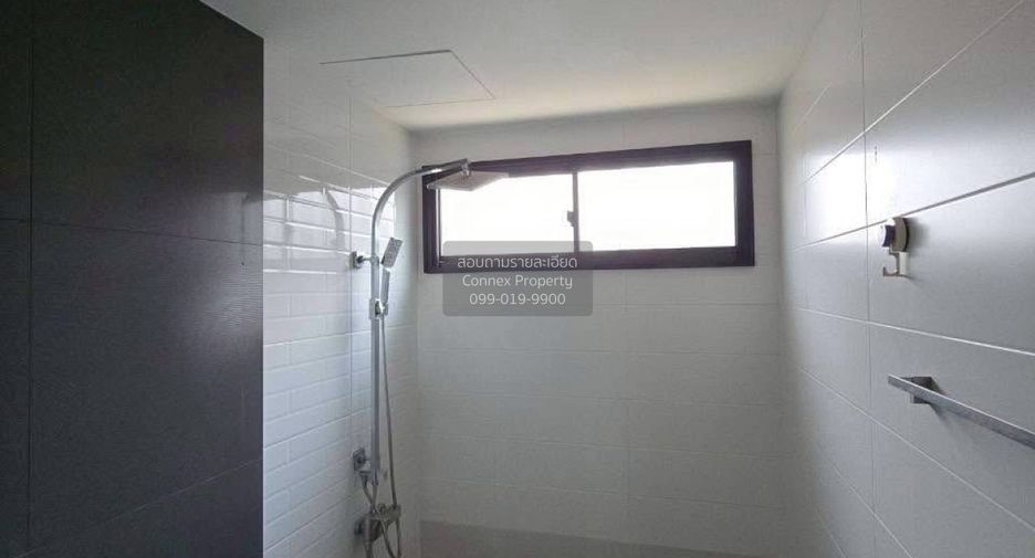 For rent 3 bedrooms townhouse in Lat Phrao, Bangkok
