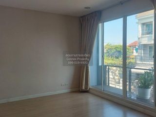 For rent 3 bedrooms townhouse in Bang Kapi, Bangkok