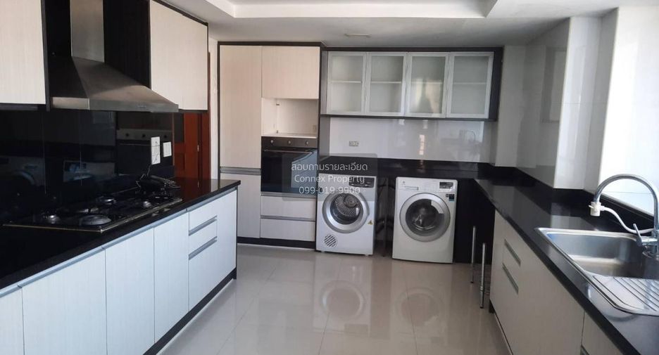 For rent 3 bedrooms condo in Khlong Toei, Bangkok