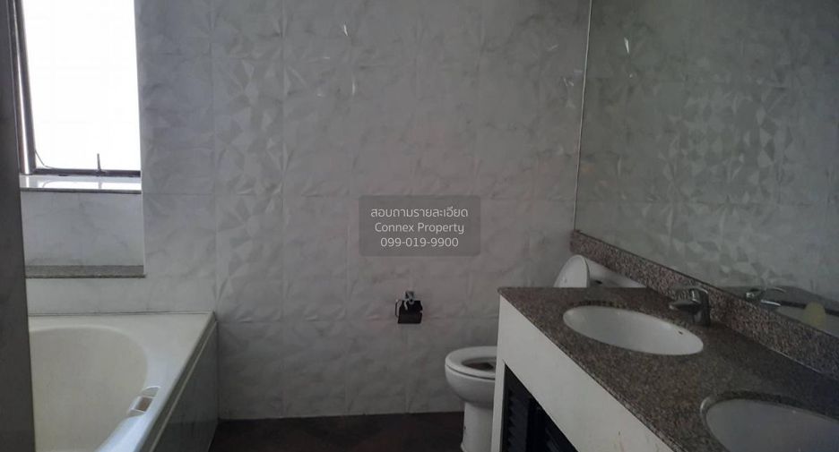 For rent 3 bedrooms condo in Khlong Toei, Bangkok
