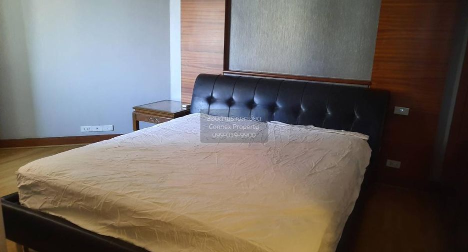 For rent 3 bedrooms condo in Khlong Toei, Bangkok
