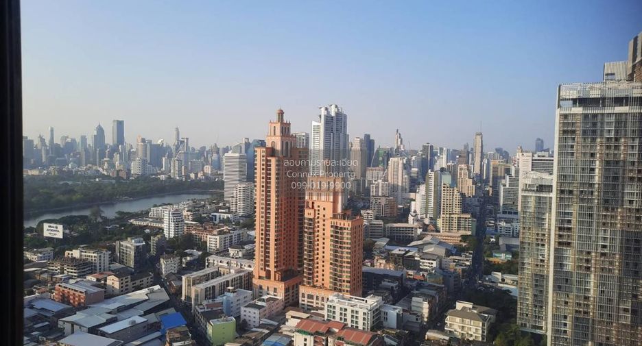 For rent 3 bedrooms condo in Khlong Toei, Bangkok