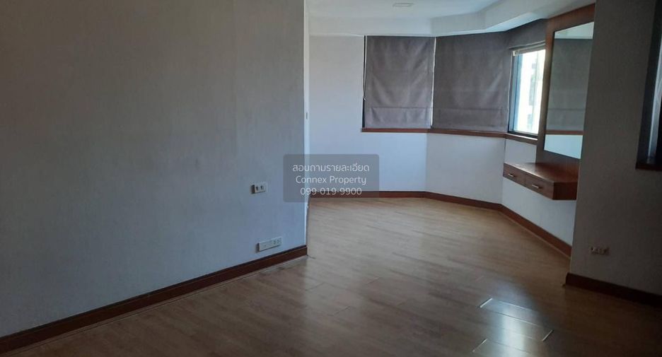 For rent 3 bedrooms condo in Khlong Toei, Bangkok