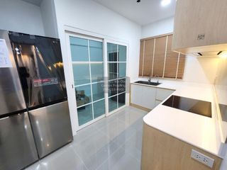 For rent 4 bedrooms house in Mueang Samut Prakan, Samut Prakan