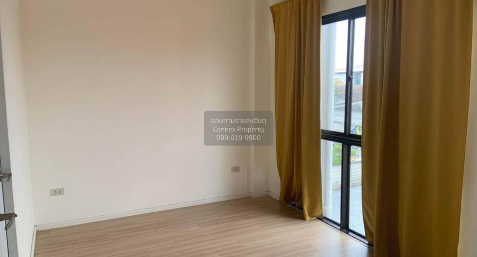 For rent 4 bedrooms townhouse in Mueang Samut Prakan, Samut Prakan