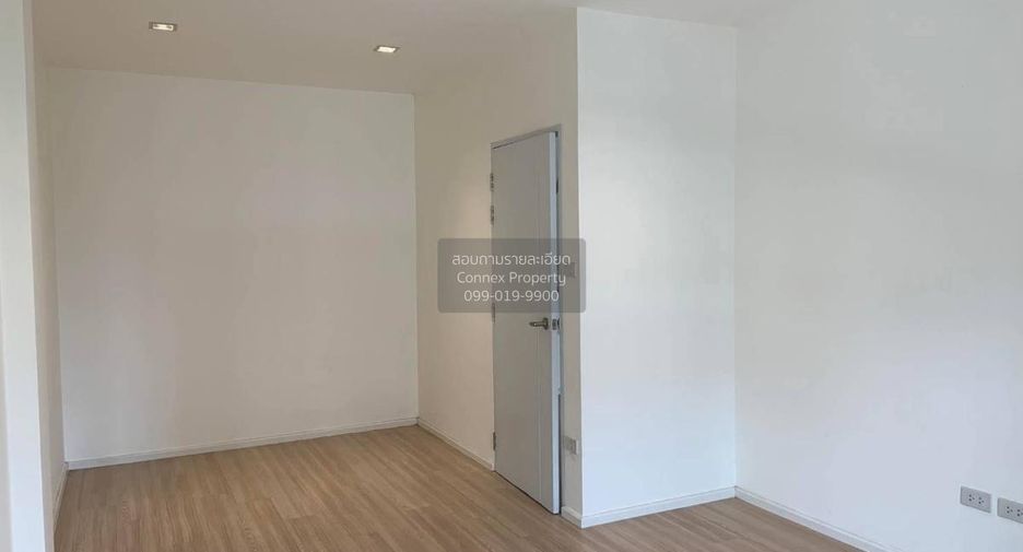 For rent 4 bedrooms townhouse in Mueang Samut Prakan, Samut Prakan