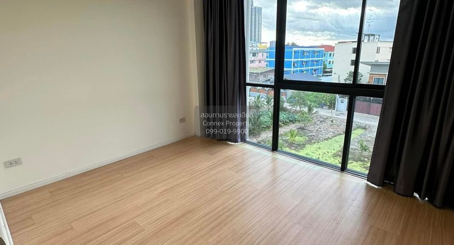 For rent 4 bedrooms townhouse in Mueang Samut Prakan, Samut Prakan