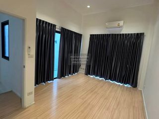 For rent 4 bedrooms townhouse in Mueang Samut Prakan, Samut Prakan