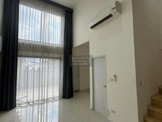 For rent 4 bedrooms townhouse in Mueang Samut Prakan, Samut Prakan