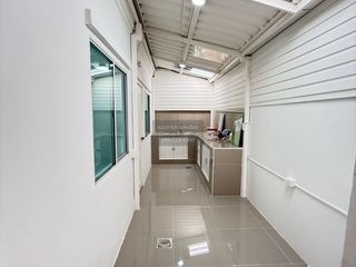 For rent 3 bedrooms townhouse in Bang Khun Thian, Bangkok