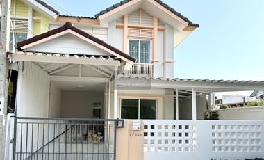 For rent 3 bedrooms townhouse in Bang Khun Thian, Bangkok